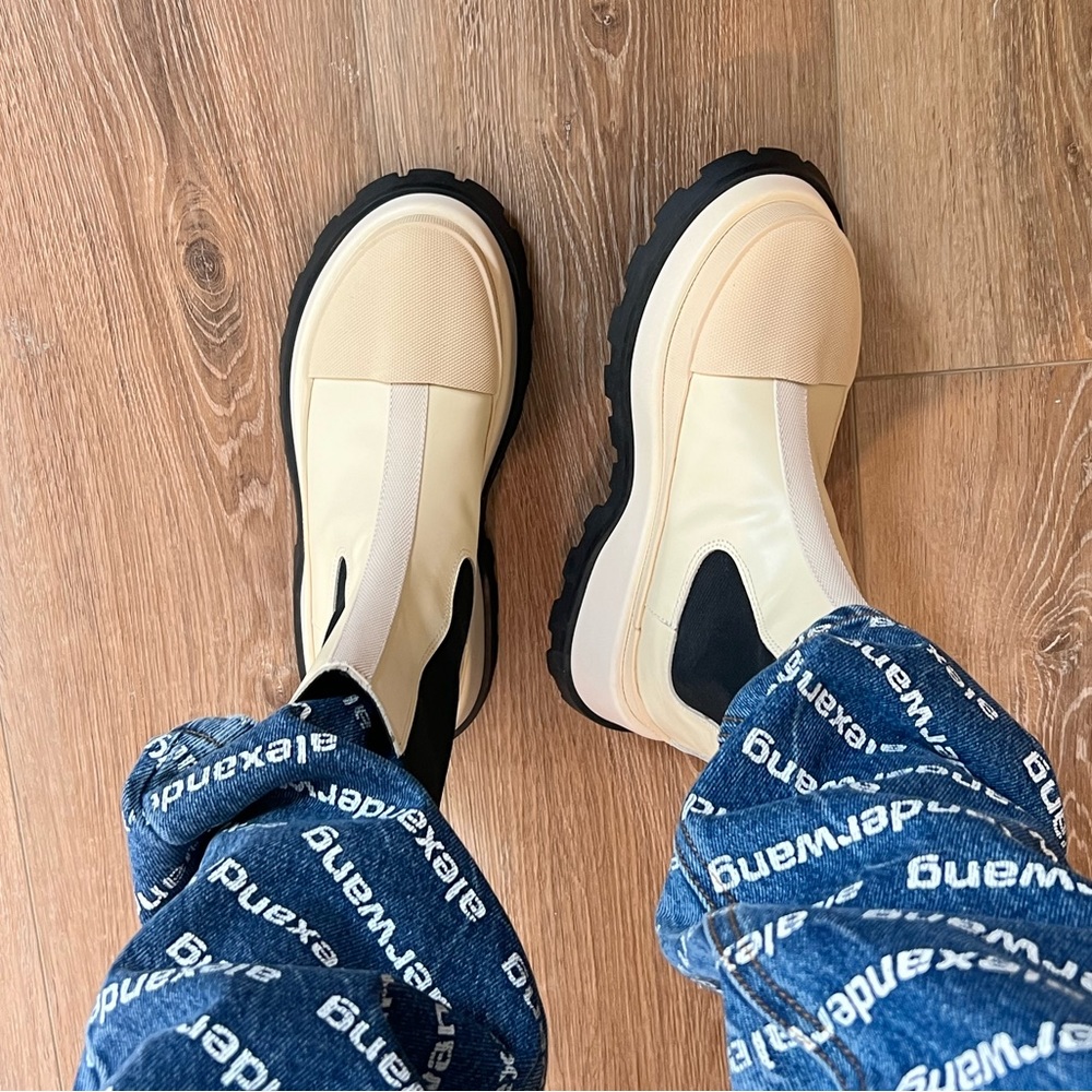 JILL SANDER - Chunky Leather Chelsea Boots in cream/ beige